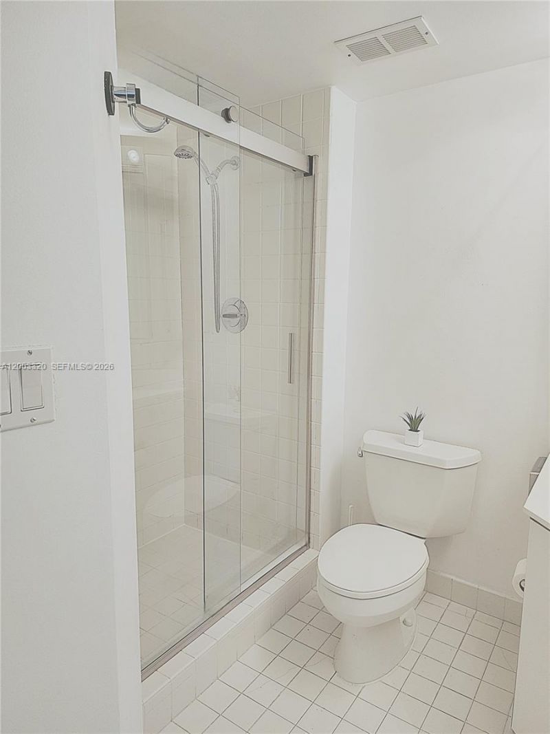 20185 E Country Club Dr , Unit 2505, Aventura, FL 33180 Photo