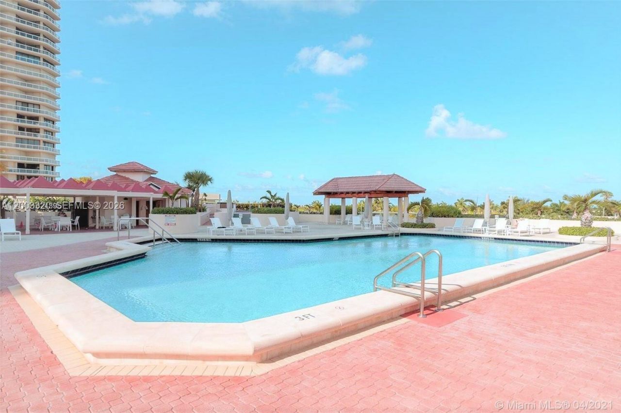 20185 E Country Club Dr , Unit 2505, Aventura, FL 33180 Photo