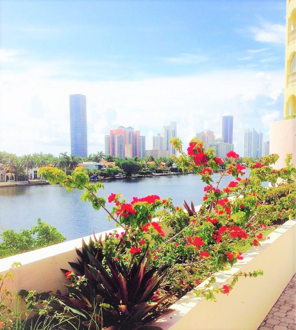 20185 E Country Club Dr , Unit 2505, Aventura, FL 33180 Photo