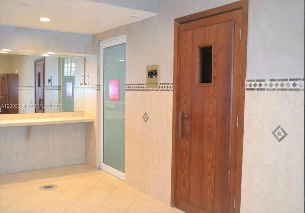 20185 E Country Club Dr , Unit 2505, Aventura, FL 33180 Photo
