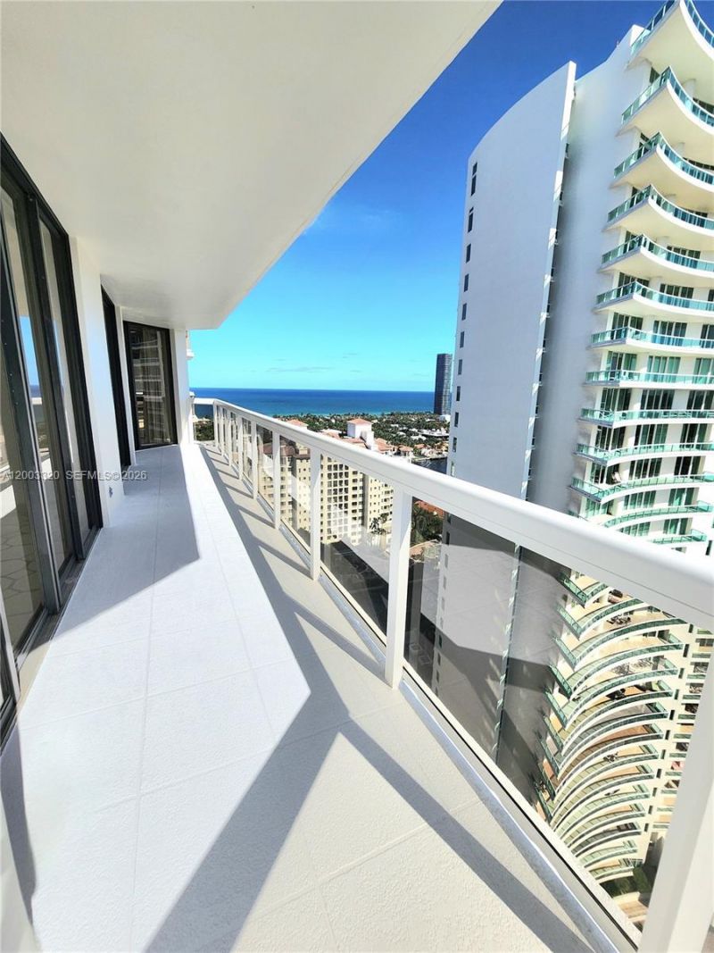 20185 E Country Club Dr , Unit 2505, Aventura, FL 33180 Photo