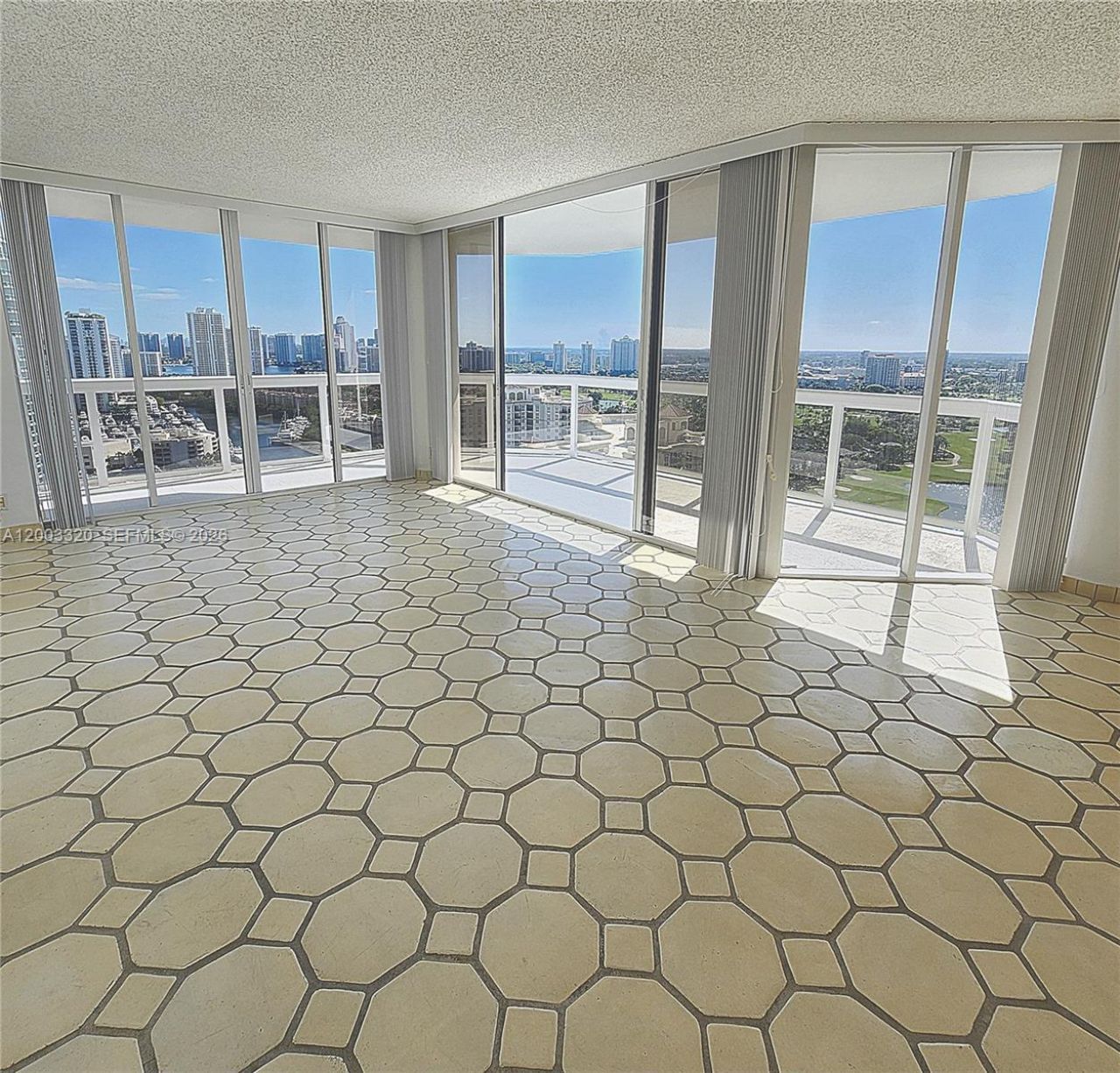 20185 E Country Club Dr , Unit 2505, Aventura, FL 33180 Photo
