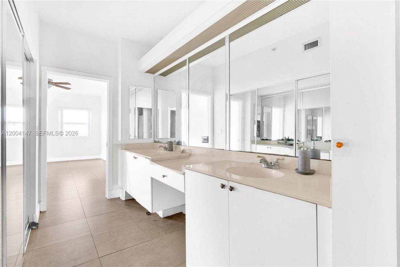 10730 NW 66th St , Unit 113, Doral, FL 33178 Photo