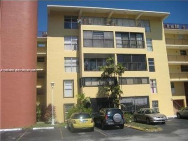 8775 Park Blvd , Unit 305, Miami, FL 33172