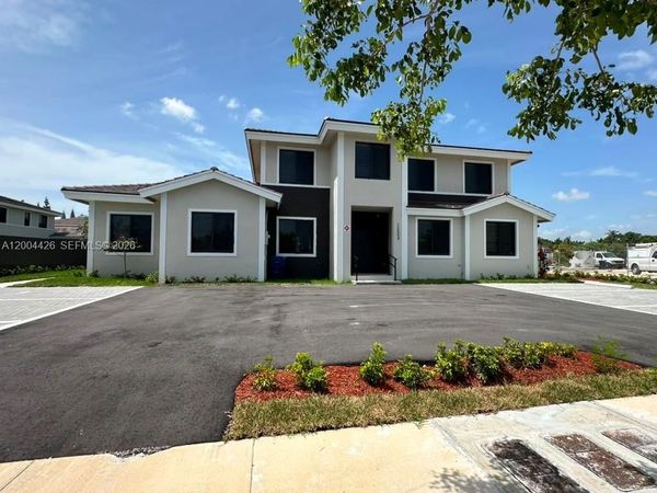 12556 SW 194th St, Miami, FL 33177