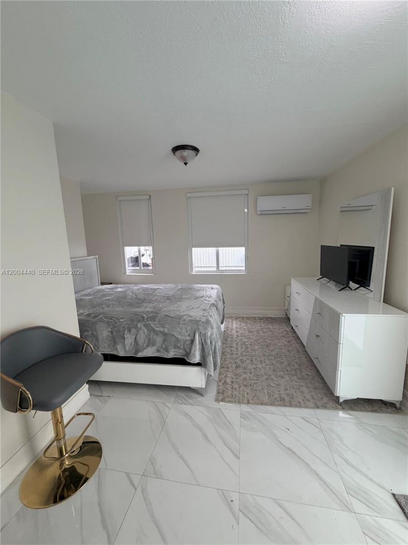 5801 NW 113th Ter, Unit 4, Hialeah, FL 33012 Photo