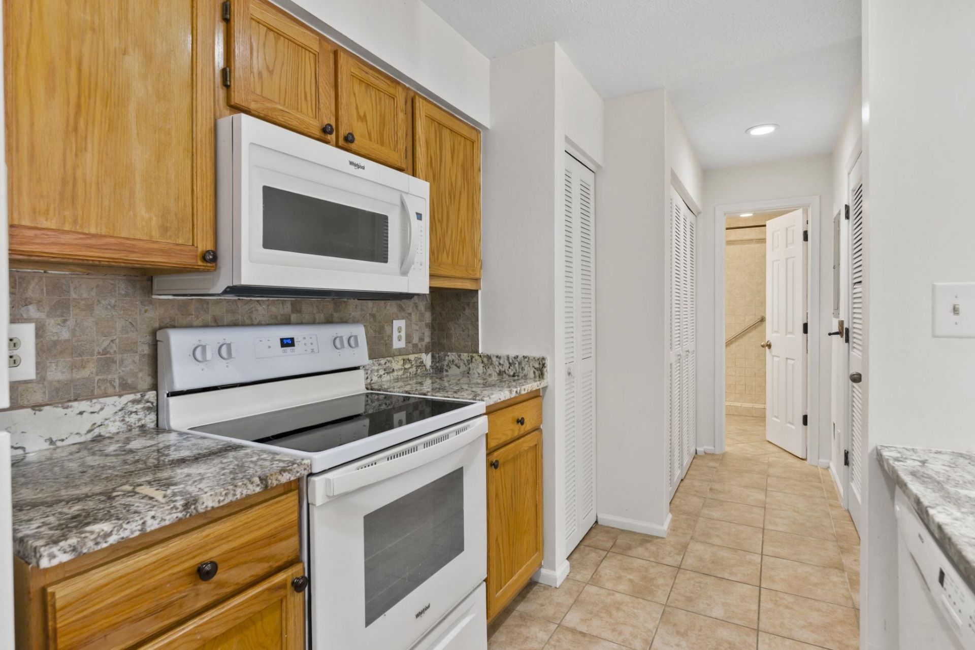 900 Courtyard Dr.  Photo 13