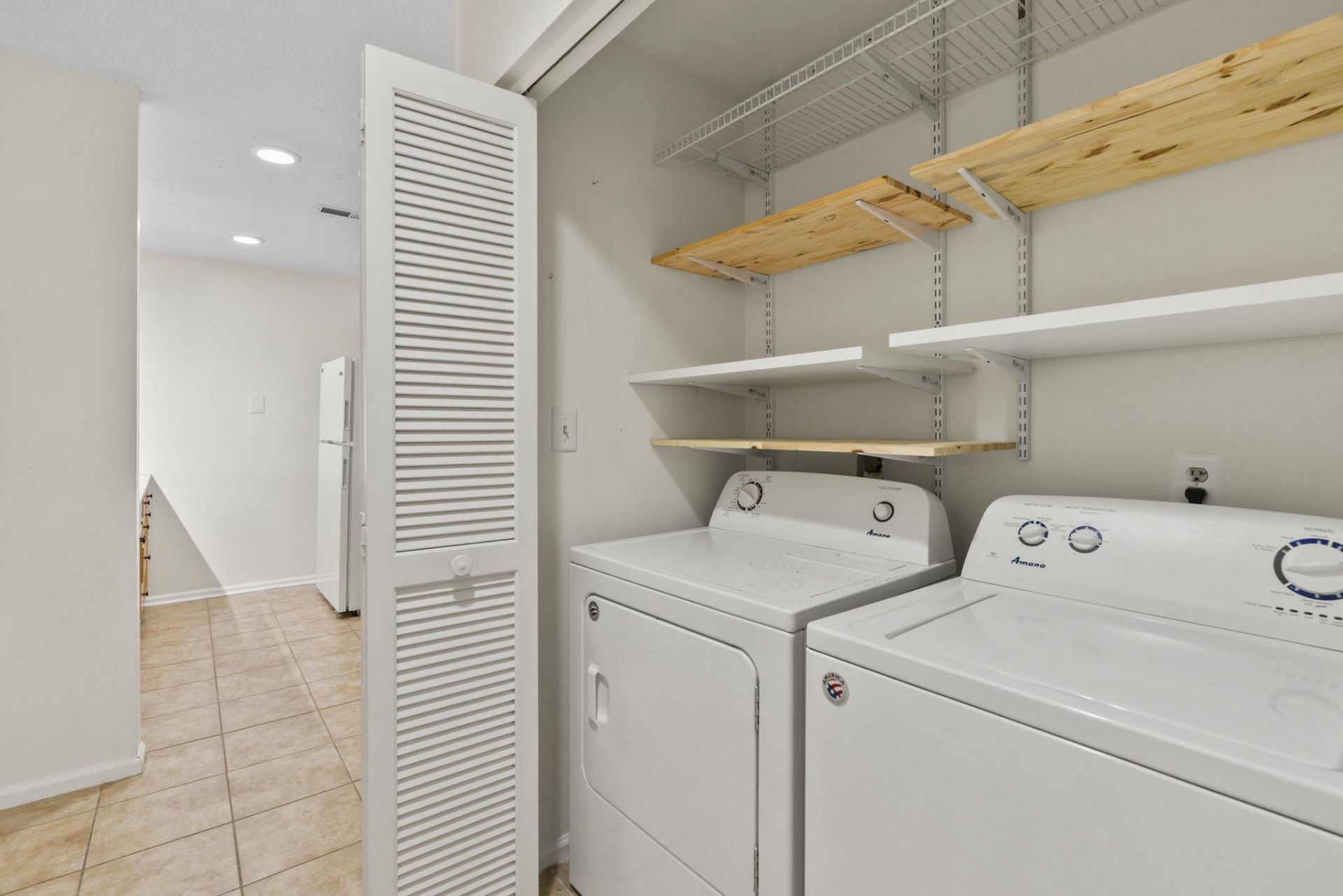 900 Courtyard Dr.  Photo 14