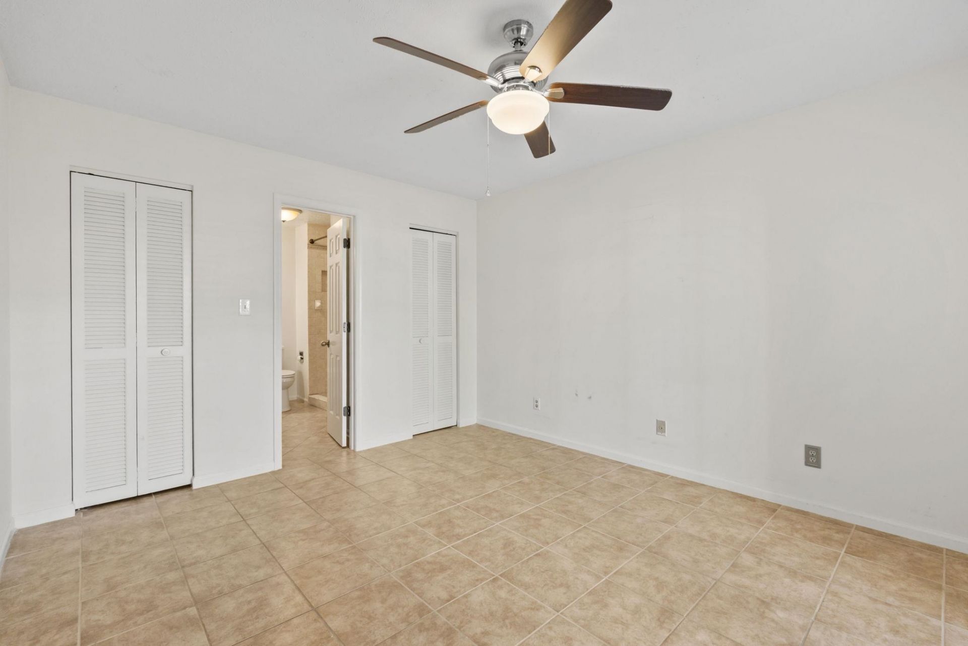 900 Courtyard Dr.  Photo 16