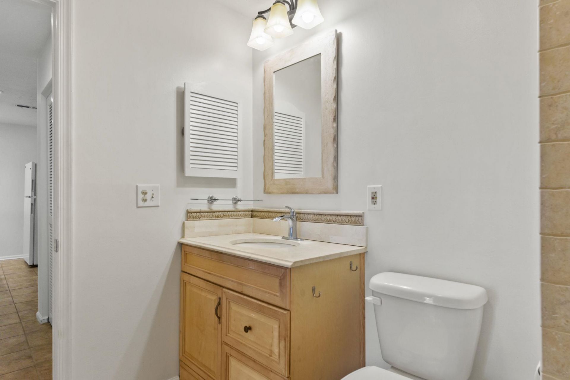 900 Courtyard Dr.  Photo 20