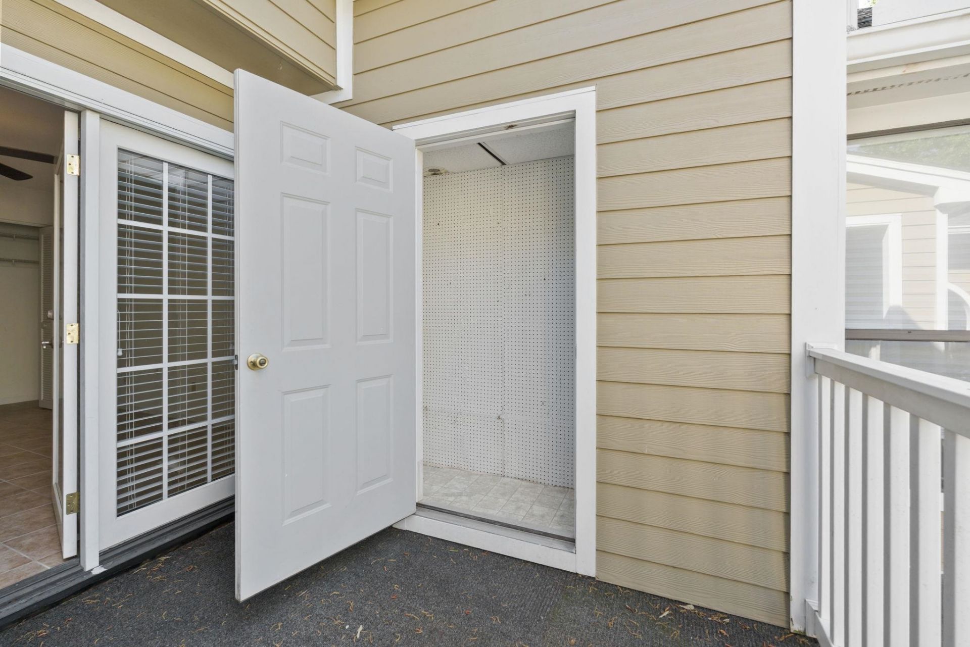 900 Courtyard Dr.  Photo 26