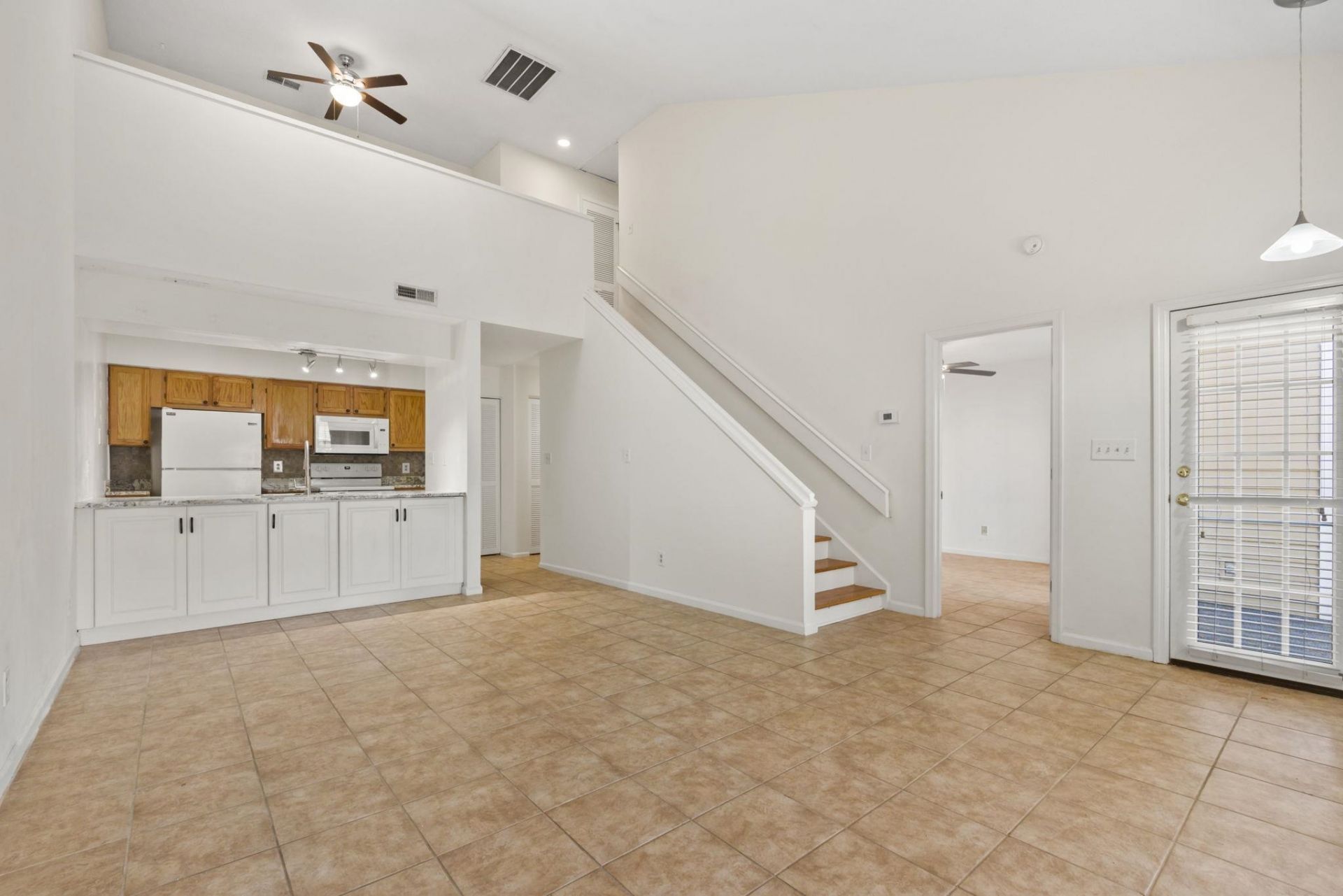 900 Courtyard Dr.  Photo 27