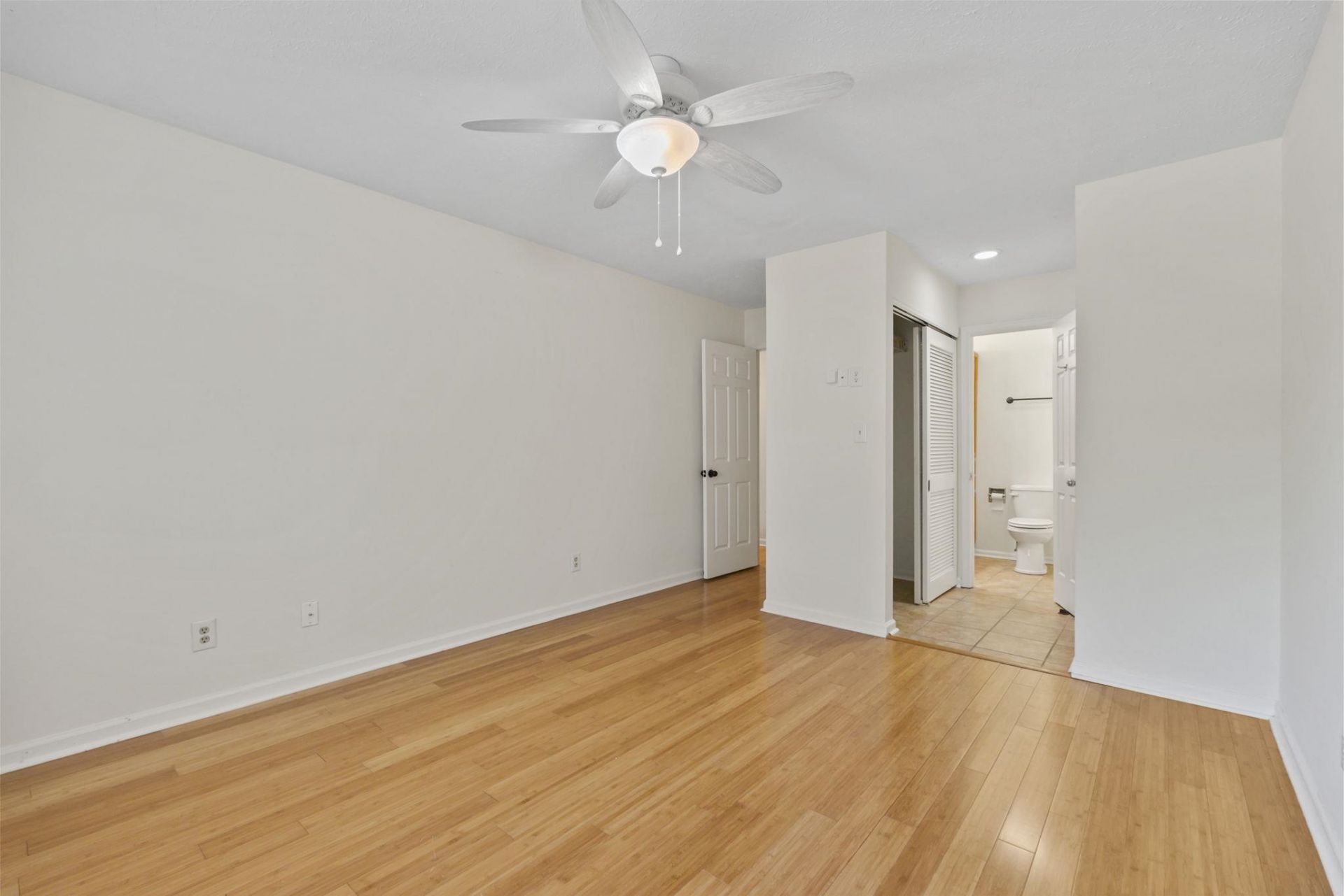 900 Courtyard Dr.  Photo 30