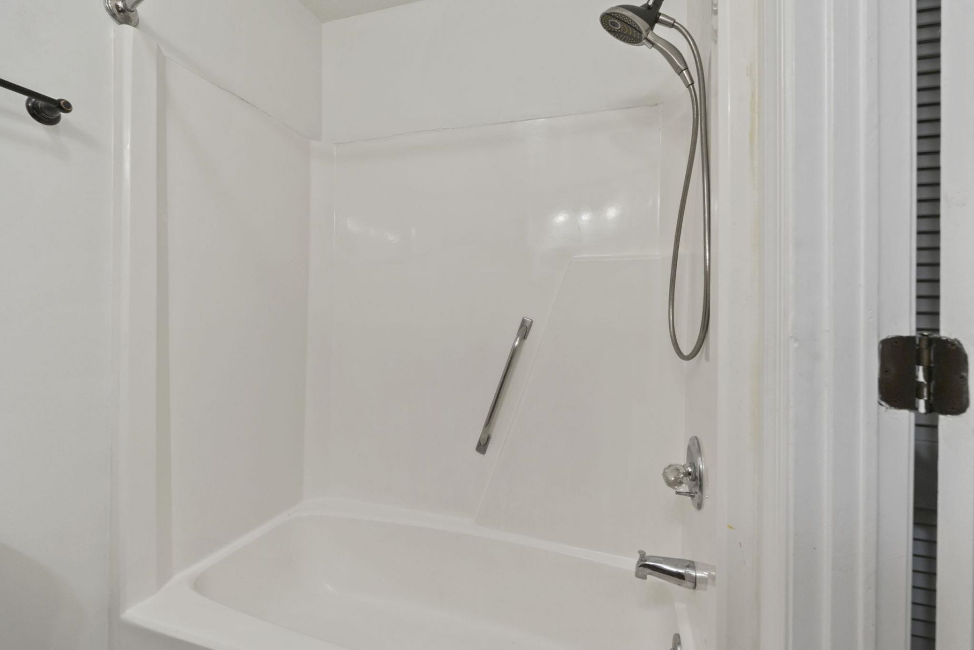 900 Courtyard Dr.  Photo 33