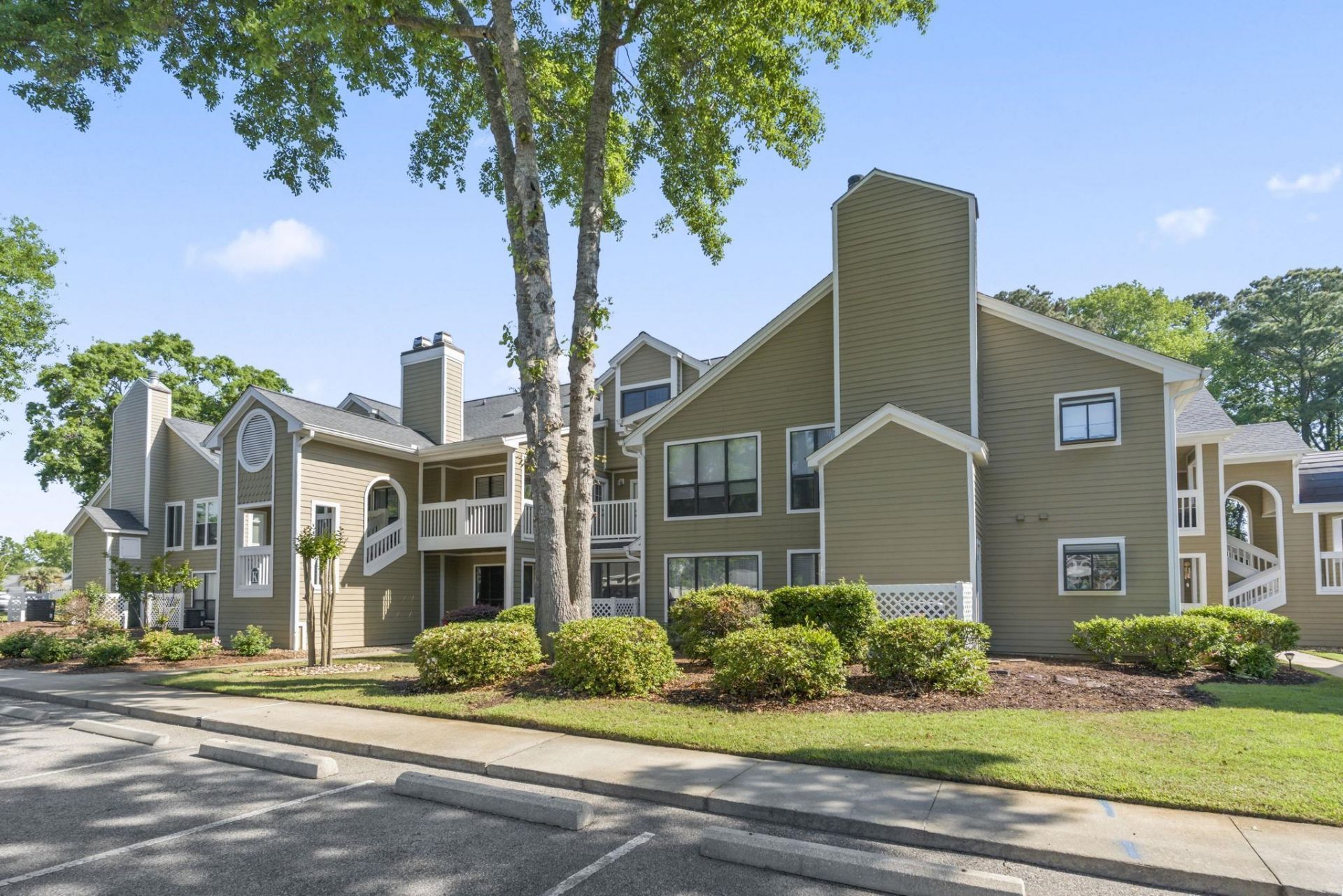 900 Courtyard Dr.  Photo 36