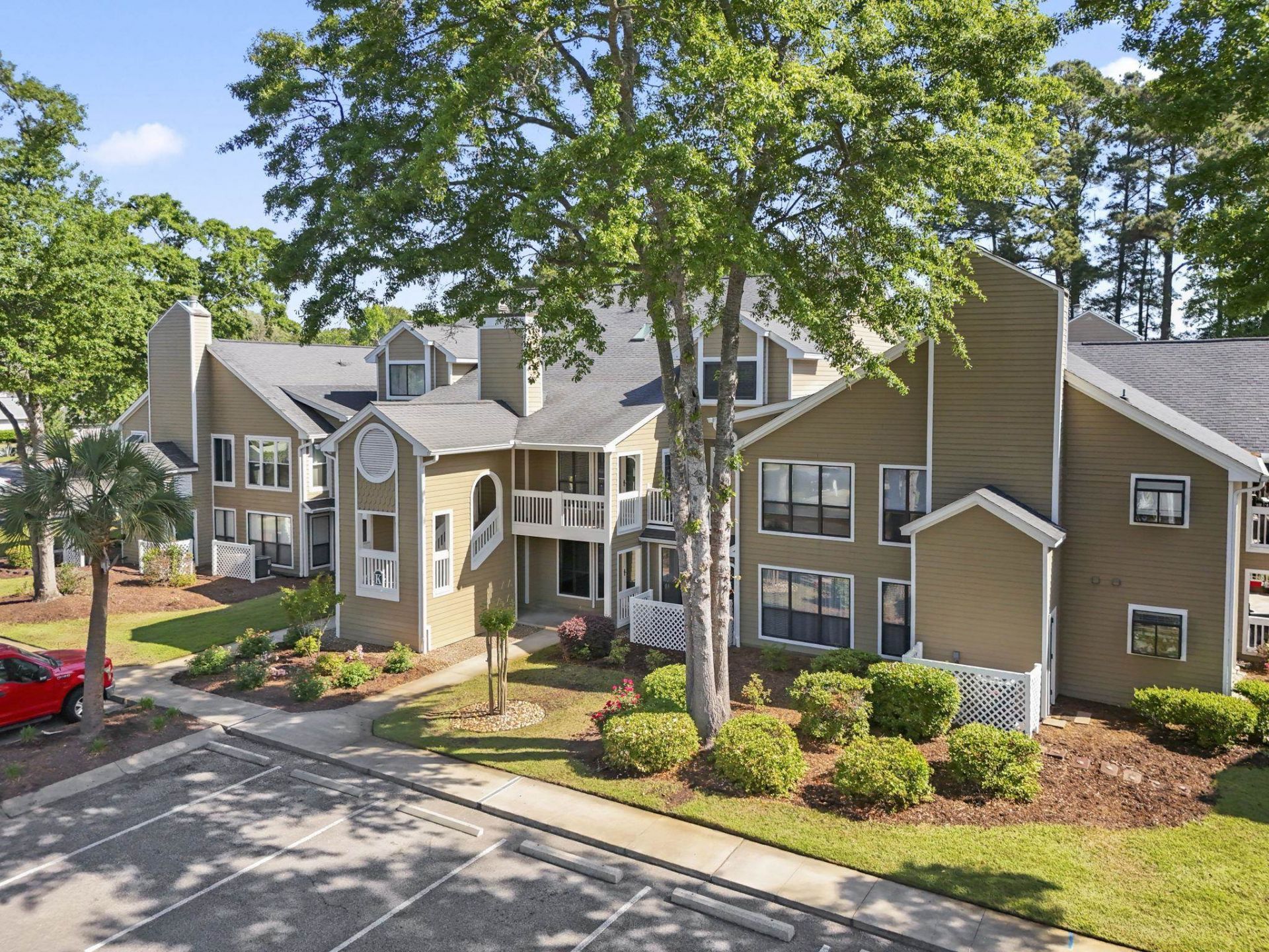 900 Courtyard Dr.  Photo 37