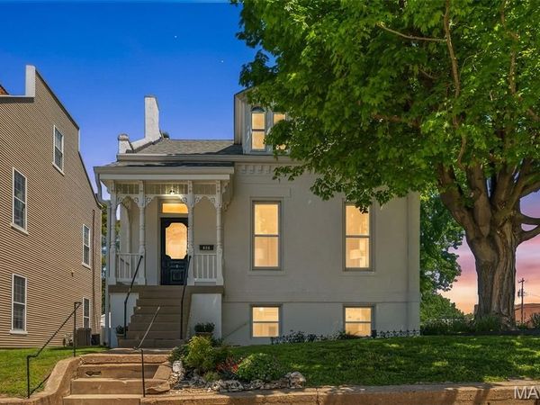 626 Adams Street, St Charles, MO 63301