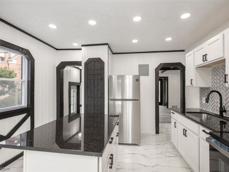 332 Solon Road, Bedford, OH 44146 Photo 12