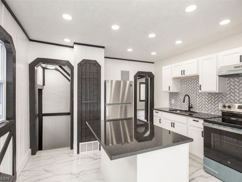 332 Solon Road, Bedford, OH 44146 Photo 14