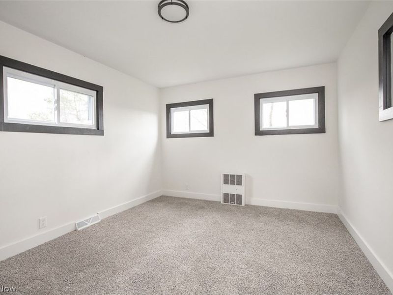 332 Solon Road, Bedford, OH 44146 Photo 22