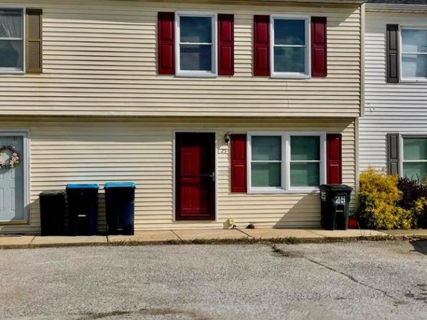 25 CAMELOT COURT , STEWARTSTOWN, PA 17363