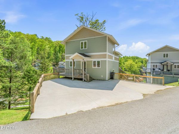 551 Deerwood Lane, LaFollette, TN 37766