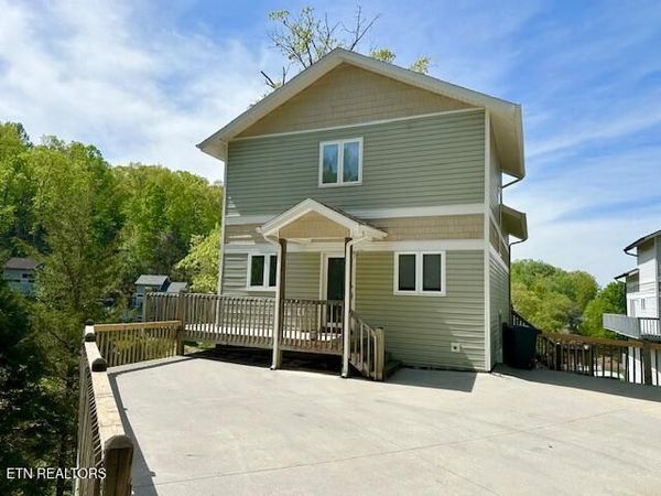 551 Deerwood Lane, LaFollette, TN 37766