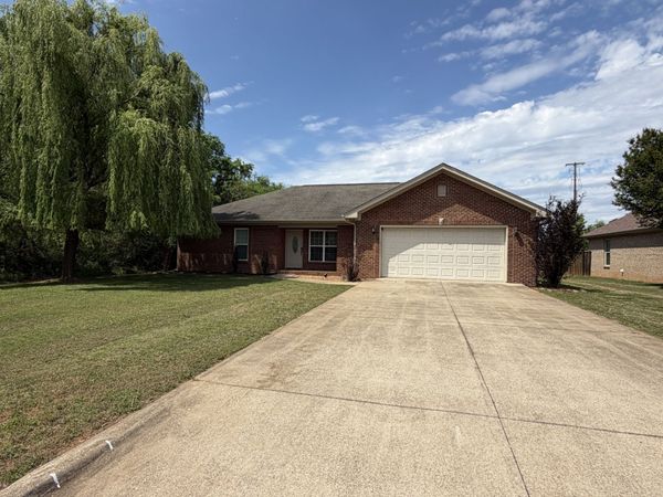 1952 Beverly Ave , Muscle Shoals, AL 35661