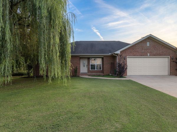 1952 Beverly Ave, Muscle Shoals, AL 35661