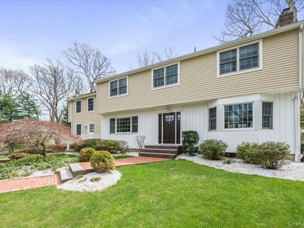 4 Springwood Path, Syosset, NY 11791