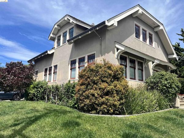 396 62nd St , Oakland, CA 94618