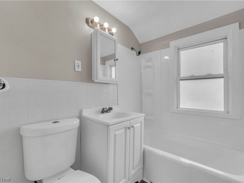 24891 Fisher Road, Euclid, OH 44117 Photo 16