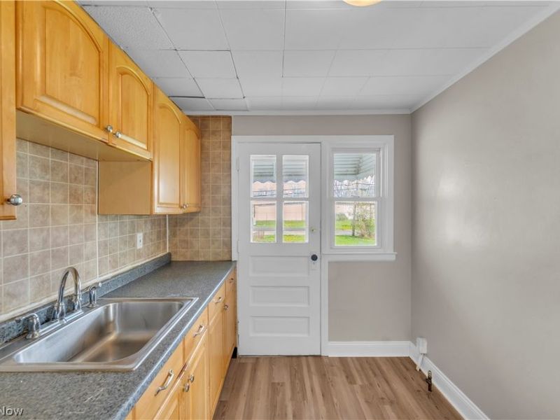 24891 Fisher Road, Euclid, OH 44117 Photo 9