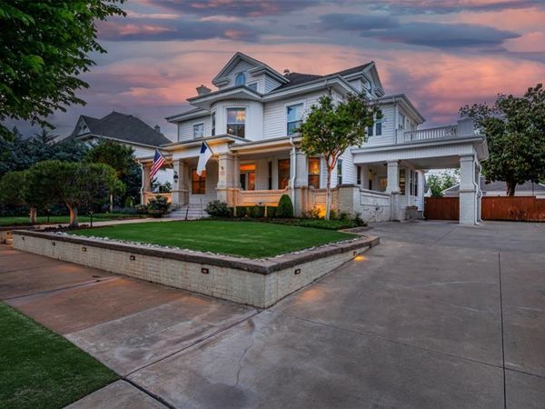 716 E NOBLE Avenue, Guthrie, OK 73044