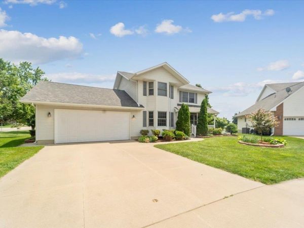 4710 Donald Drive, Cedar Falls, IA 50613