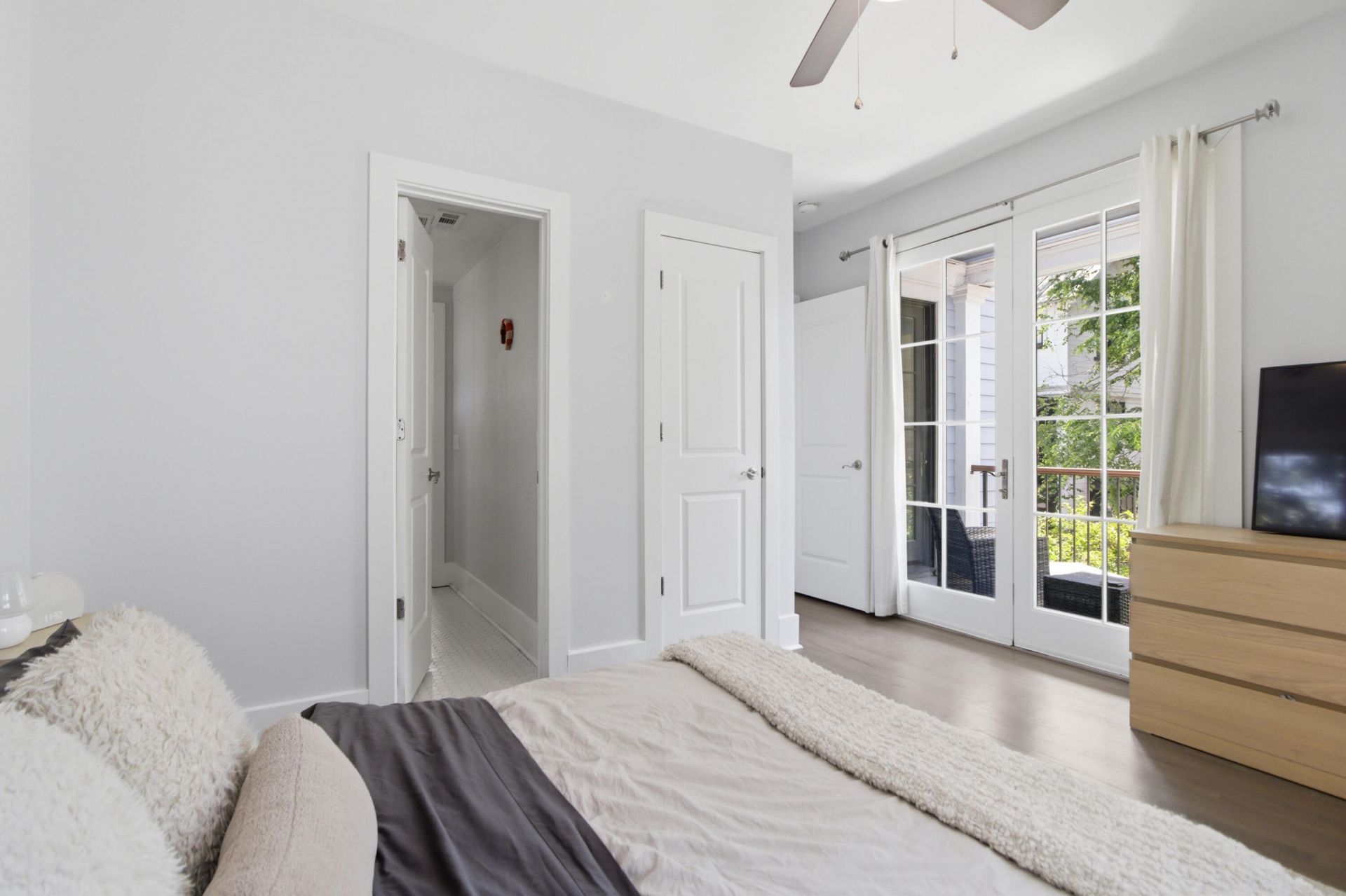 18 Corinne Street Photo 21