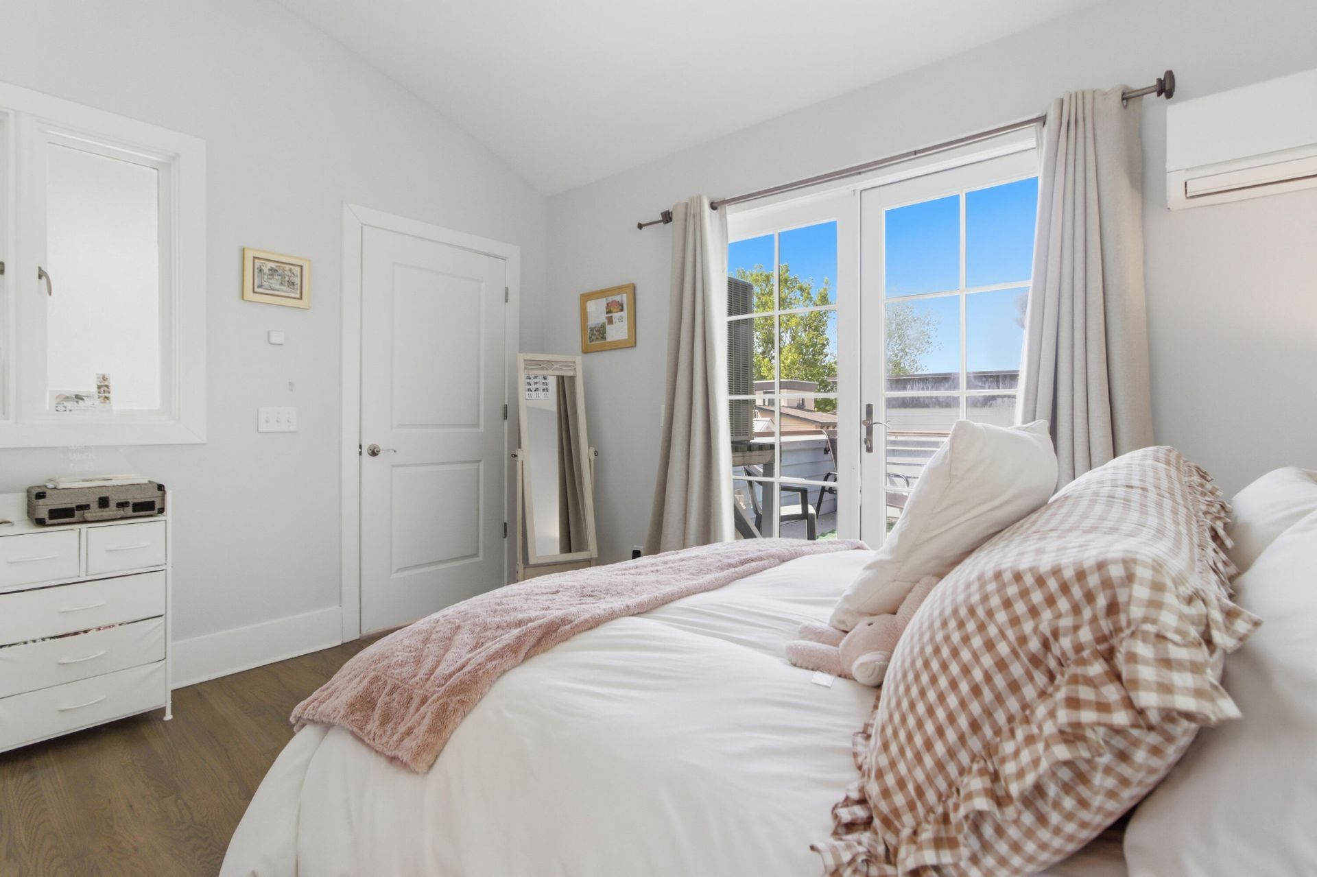 18 Corinne Street Photo 28