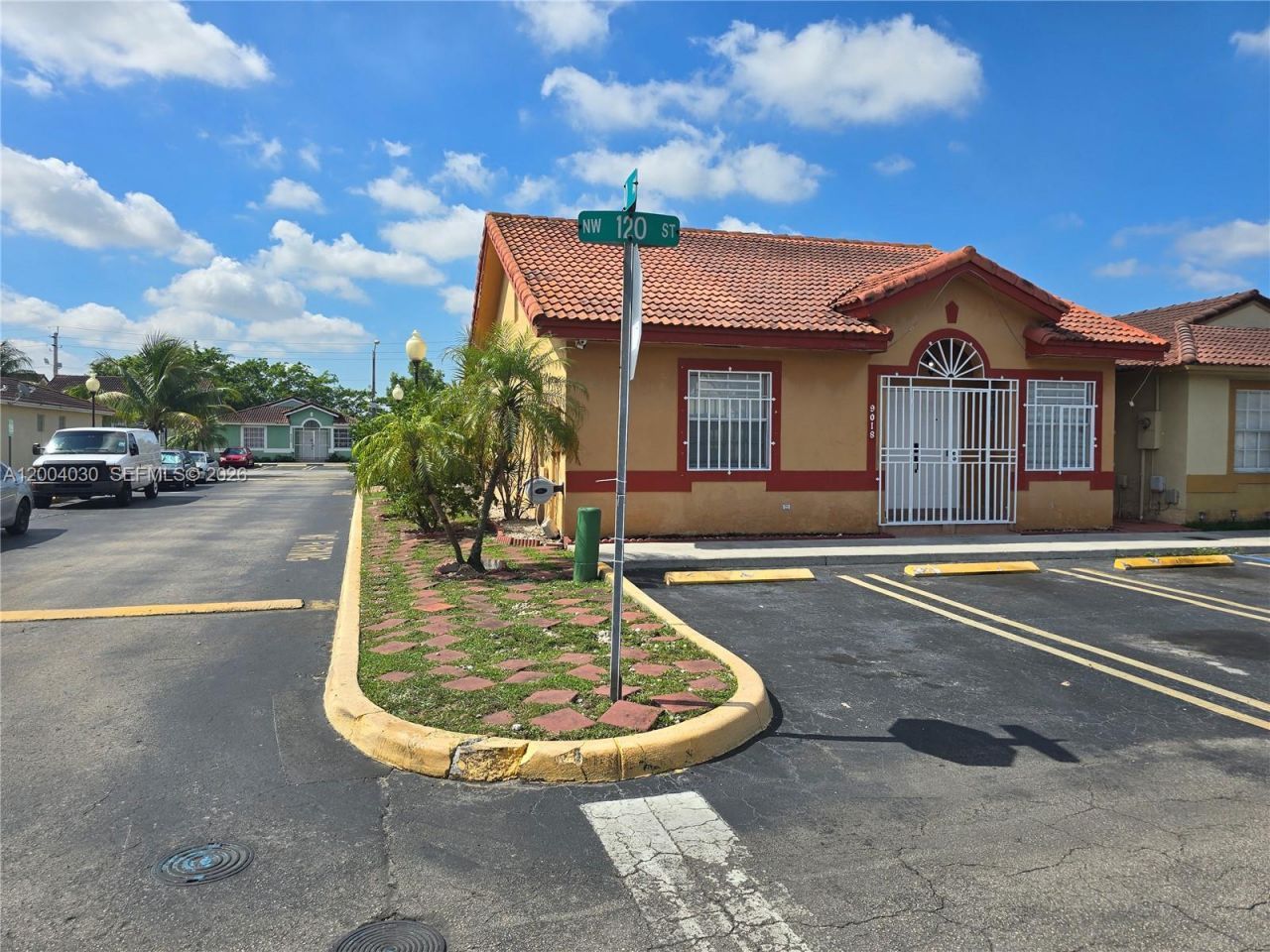 9018 NW 120th St , Unit 133, Hialeah Gardens, FL 33018 Photo