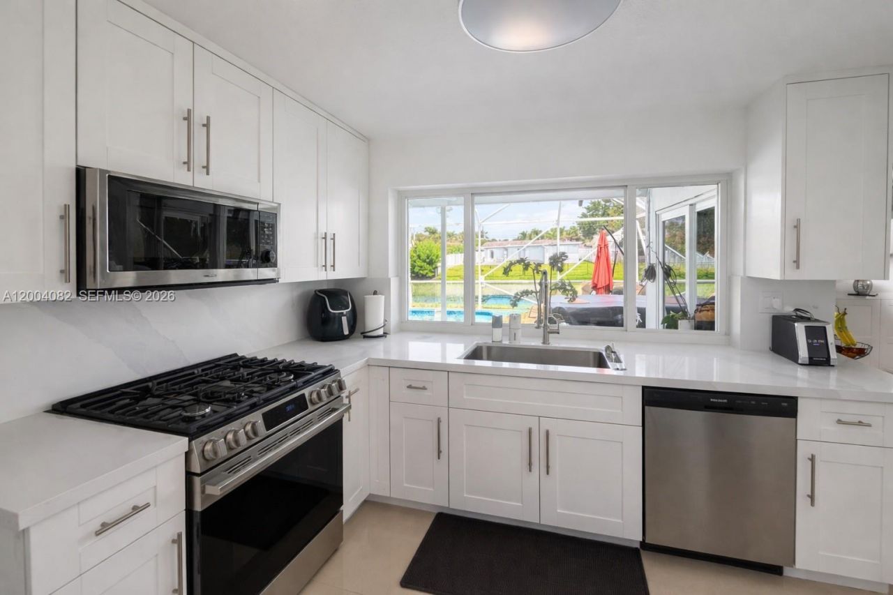 8085 NW 21st St , Sunrise, FL 33322 Photo