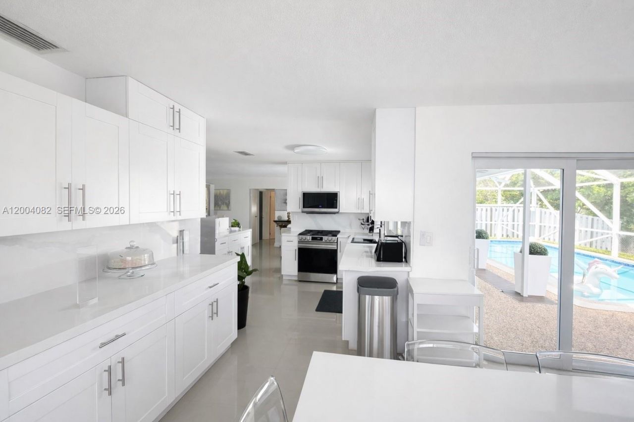 8085 NW 21st St , Sunrise, FL 33322 Photo