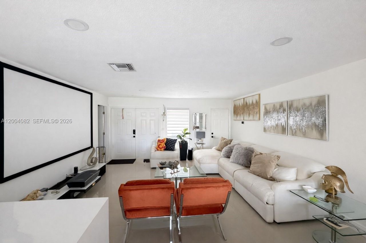 8085 NW 21st St , Sunrise, FL 33322 Photo