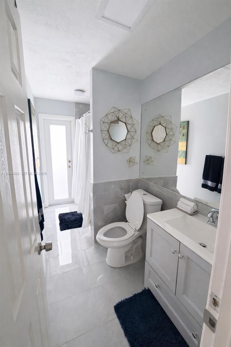 8085 NW 21st St , Sunrise, FL 33322 Photo