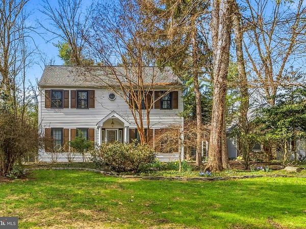 8 LOCKE CT, EWING, NJ 08628