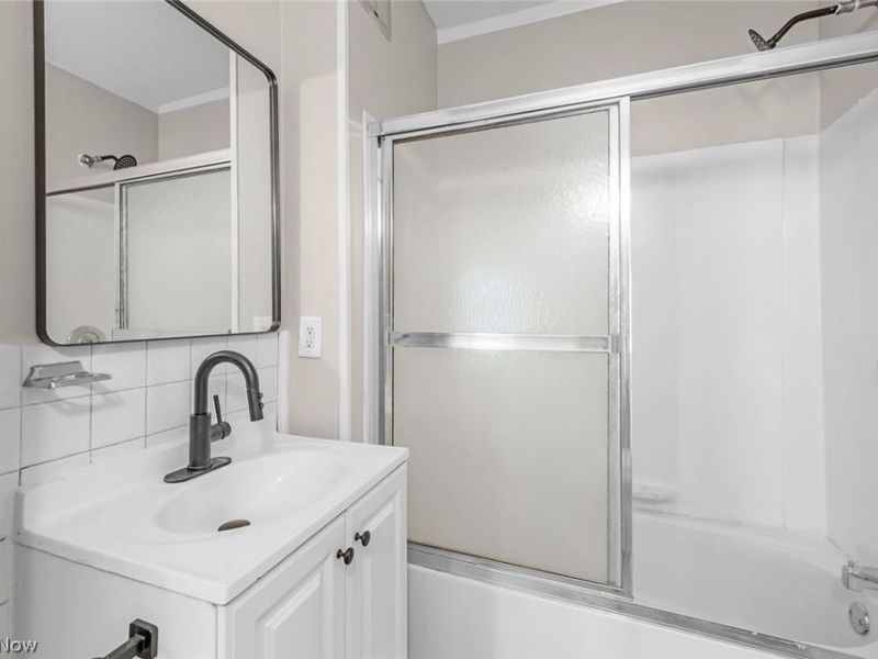 1695 Glenmont Road, Unit Lower, Cleveland Heights, OH 44118 Photo 17