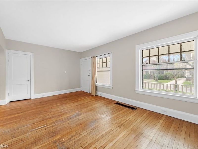 1695 Glenmont Road, Unit Lower, Cleveland Heights, OH 44118 Photo 8