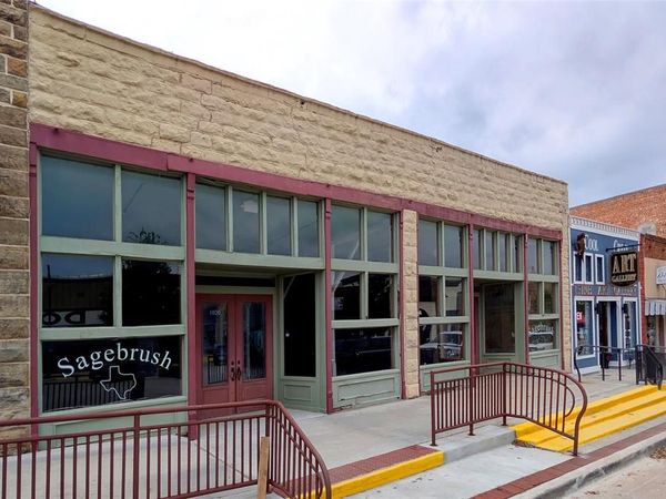 1020 Halsell Street , Bridgeport, TX 76426