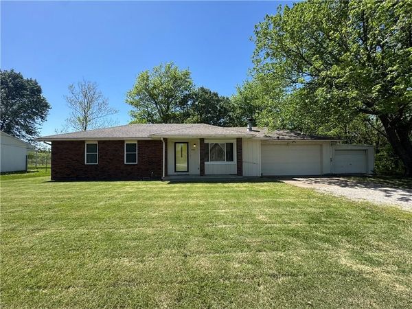 808 S Hugh Street, Frontenac, KS 66763