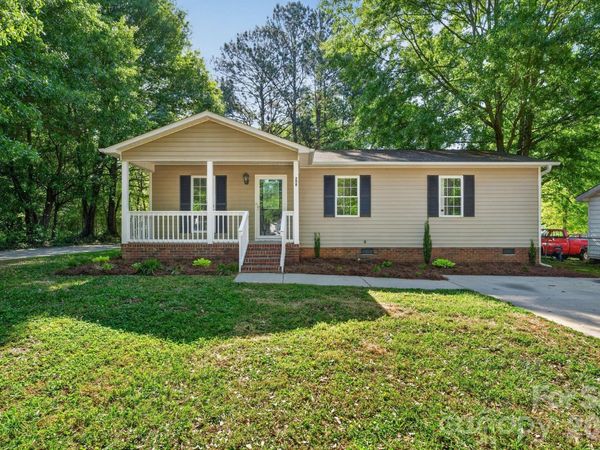 208 S Pasour Street , Dallas, NC 28034