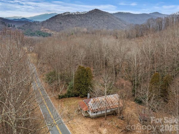 625 Cooke Town Road , Bakersville, NC 28705