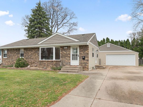 811 Pandora Drive NE, Fridley, MN 55432